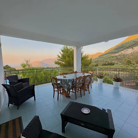 Falco * קאריני