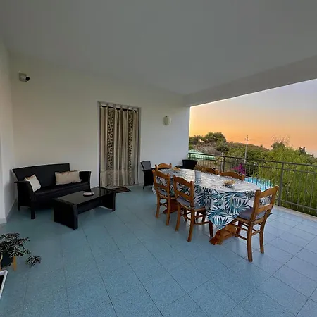 Falco בית נופש קאריני